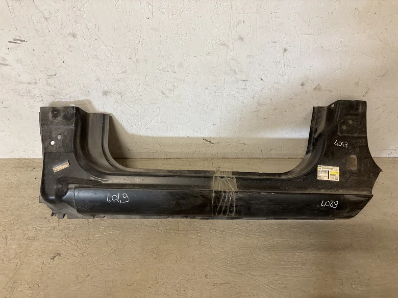 Bas de caisse gauche FOCUS CMAX I PHASE 1 5P 2003-09->2007-03