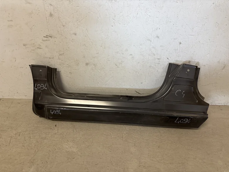 Bas de caisse gauche C4 PICASSO I 5P 2007-01->2013-10