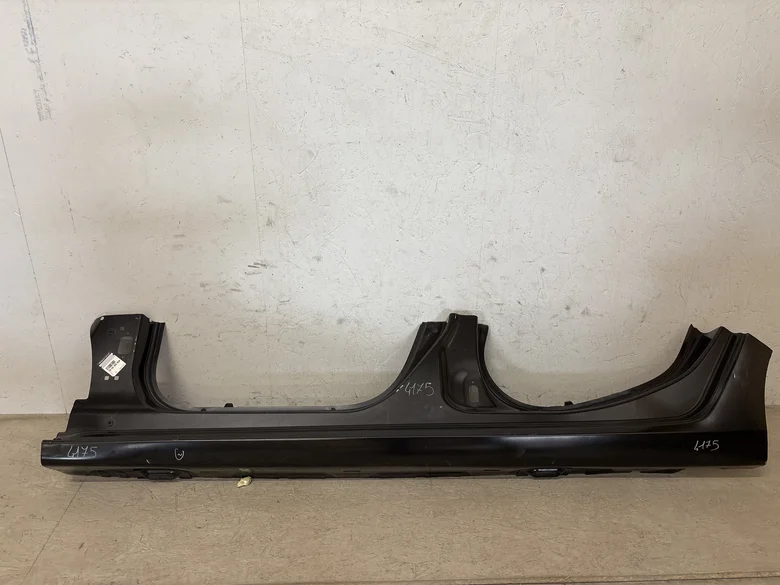 Bas de caisse gauche MEGANE IV BREAK PHASE 1 5P 2016-06->